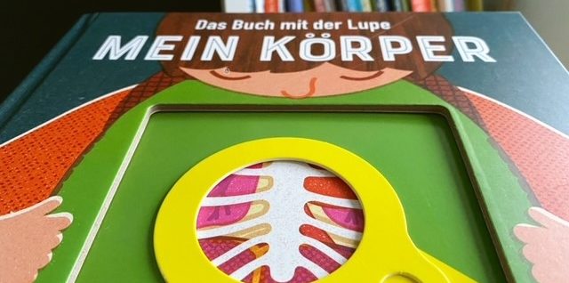 Buch-mit-der-Lupe-mein-Körper